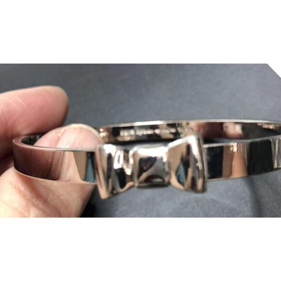 1948 Kate Spade New York BOW silver tone 6mm minimalist bangle bracelet 7.75" - Picture 1 of 3